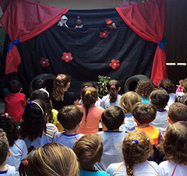 Teatro de fantoche nas escolas de Taquaraçu de Minas