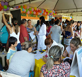 Megaevento da saúde reúne milhares de pessoas em estádio em Capinópolis