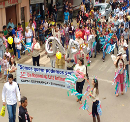 Passeata comemora o Dia Nacional da Luta Antimanicomial em Simonésia