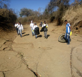 Mutirão da Limpeza do leito do Rio Verde Grande em Jaíba