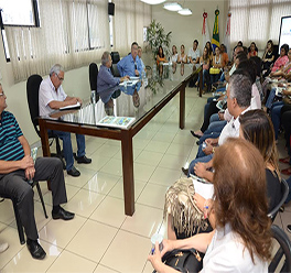 Equipe da saúde é recebida pelo prefeito de Sete Lagoas em seu gabinete