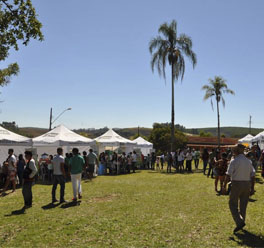 Família na Praça em Piedade do Rio Grande